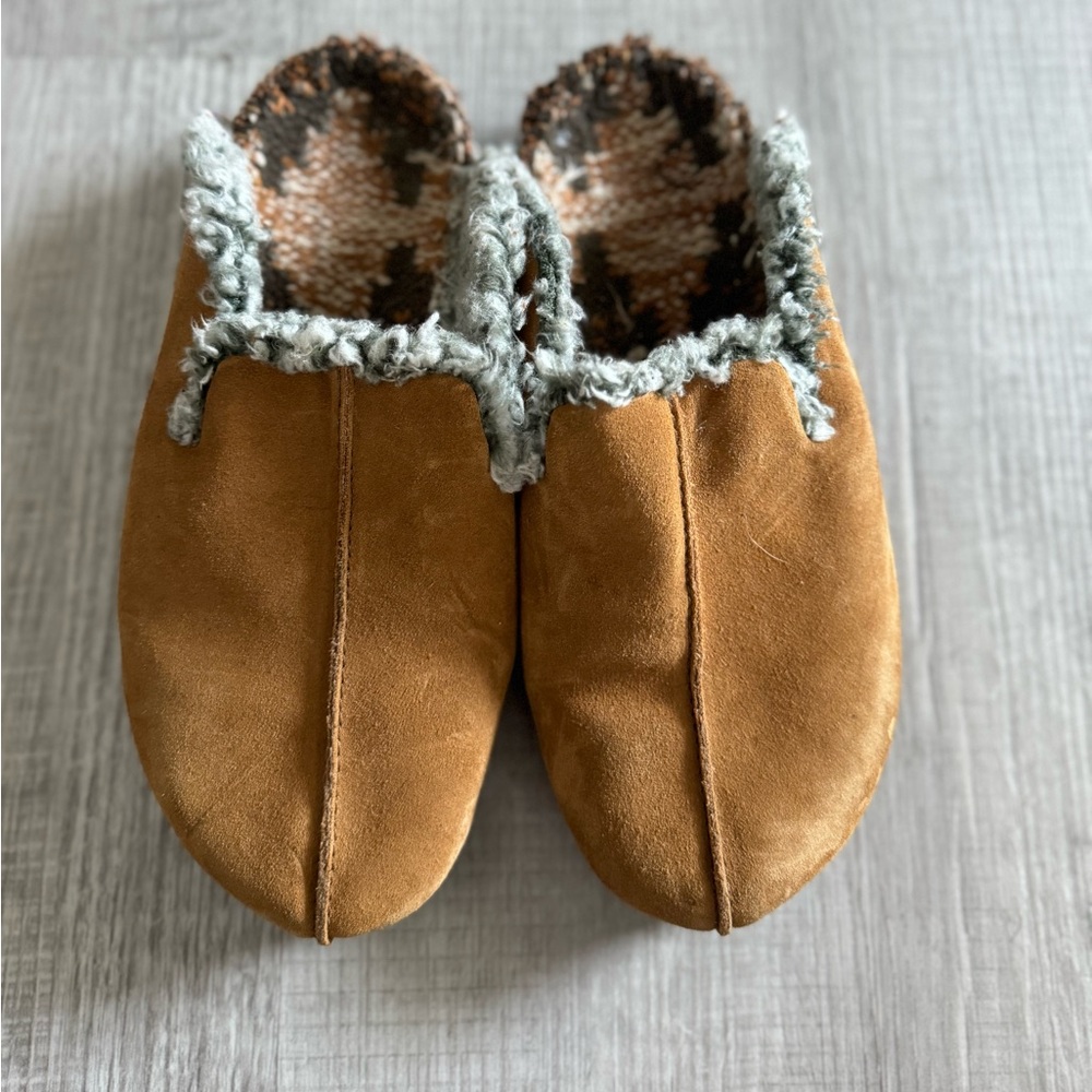 FREE PEOPLE Tan and brown suede slippers / slides with a boho vibe